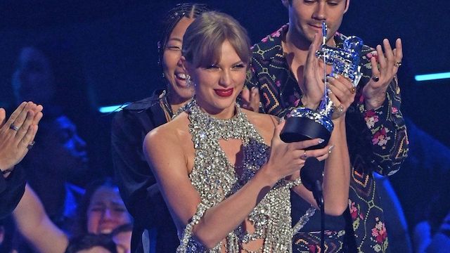 Taylor Swift announces new album at MTV VMAs